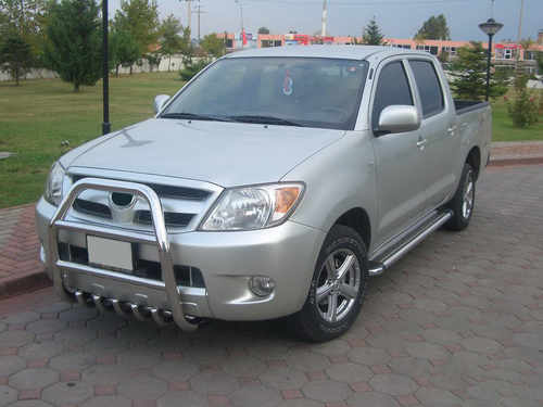 Кенгурятник QT007 (нерж.) для Toyota Hilux 2006-2015 