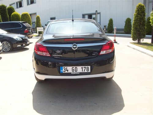 Задня нижня накладка (під фарбування) для Opel Insignia 2008-2017 рр.