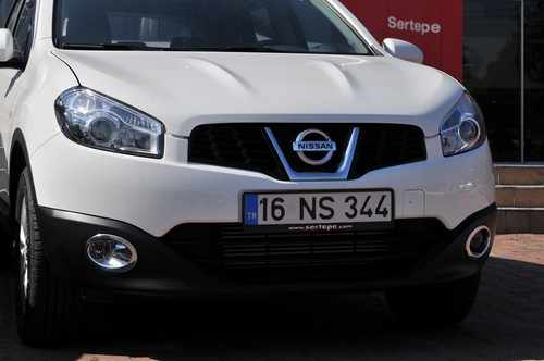 Хром накладки на передні протитуманні фари Nissan Qashqai 2010-2013 (пластик)