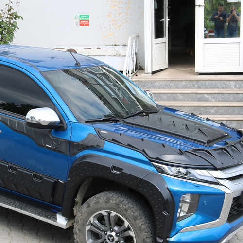 Накладка на капот (ABS) для Mitsubishi L200 2015↗ мм.