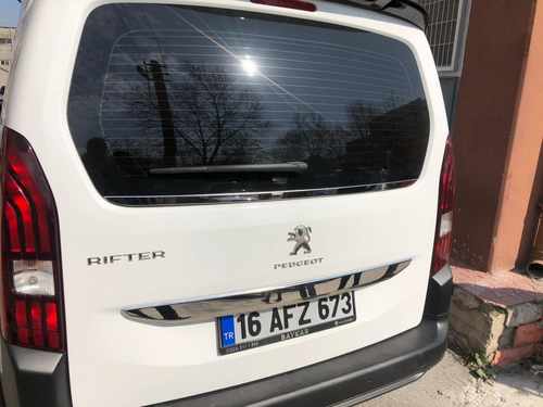 Нижня кромка скла (нерж.) для Peugeot Partner/Rifter 2019-