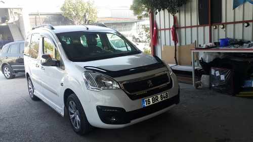 Дефлектор капота (EuroCap довга) для Citroen Berlingo 2008-2018 років.