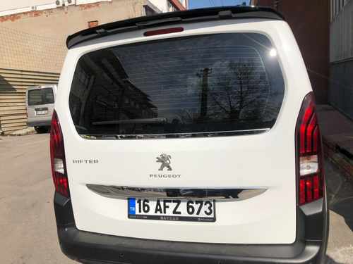 Нижня кромка скла (нерж.) OmsaLine для Peugeot Partner/Rifter 2019-