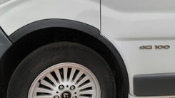 Накладки на колісні арки (4 шт, чорні) 2001-2007, чорний метал для Nissan Primastar 2002-2014рр.