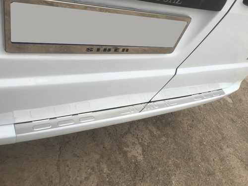 Хром накладка на задній бампер (без загибу) Carmos для Vito 639 2004+