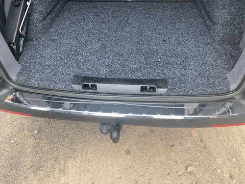 Накладка на задній бампер глянець для VW Transporter Т6 2015- Carmos (ляда)