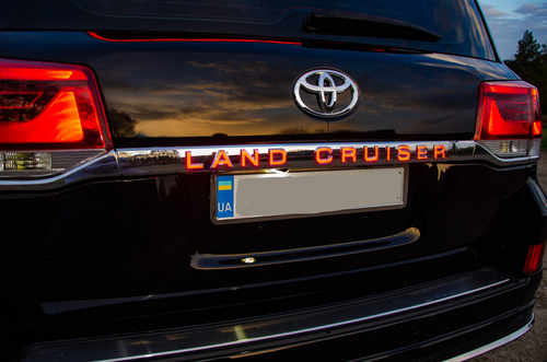 Планка над номером LED (2016-2022) для Toyota Land Cruiser 200