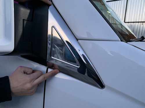 Хром накладка біля дзеркала (трикутник) Omsa для Mercedes Sprinter 2007+