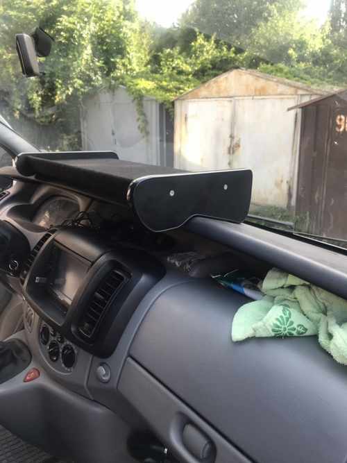 Полиця на торпеду для Renault Trafic 2003-2010