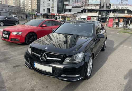 Решітка радіатора Mercedes C-Class W204 2007-2014 рік W/Moulding