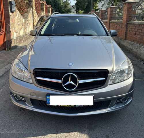 Решітка радіатора Mercedes C-Class W204 2007-2014 рік W/Moulding