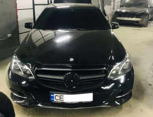 Решітка радіатора Mercedes E-Class W212 2013-2016 рік AMG Black