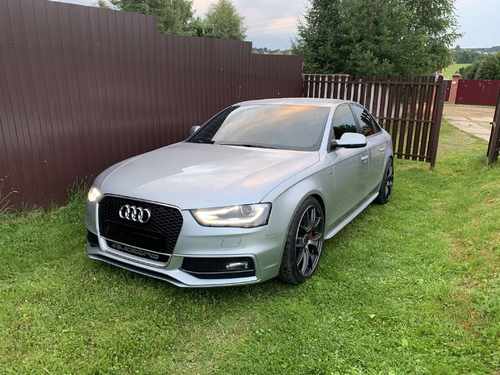 Решітка радіатора AUDI A4 RS4 2013-2015 рік Chrome Black Quattro