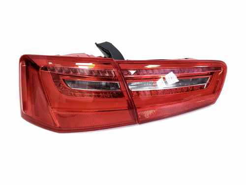 Задні ліхтарі стопи на Audi A6 C7 2011-2014 року ( Європа )