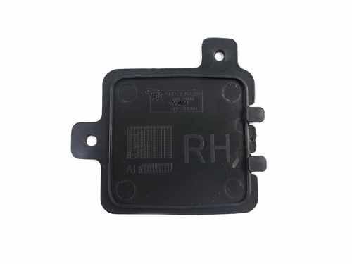 Кришка повітроводу права сторона на BMW X5 E70 2007-2013 року
