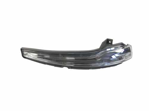 Додатковий вказівник лівого повороту на Mercedes C-Class W205 2014-2018 рік