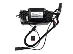 Компресор пневмопідвіски Audi Volskwagen Porsche 2002-2015 рік ( 4L0698007A )