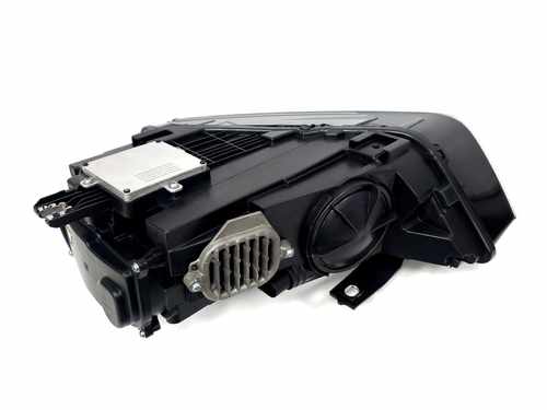 Передні Bi-Xenon фари на Audi Q3 8U 2014-2018 року