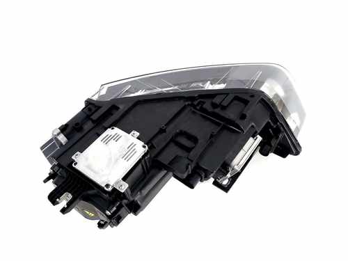 Передні фари Xenon на Audi Q3 8U 2011-2014 року