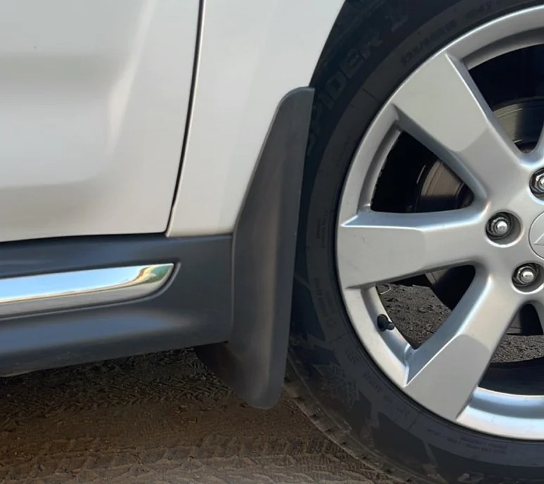 Бризковики передні Mitsubishi Outlander XL 06-12, широкий порог