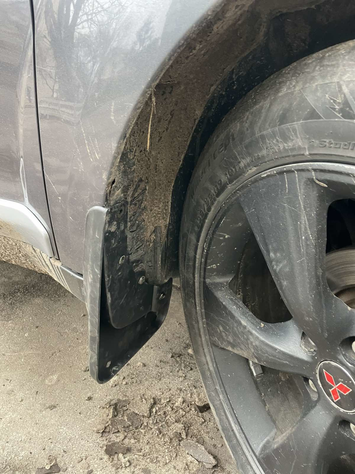 Бризковики передні Mitsubishi Outlander XL 07-12, вузький поріг