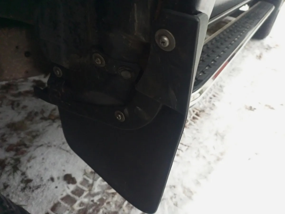 Бризковики Nissan Navara D22, NP300 1998-2014 з пластиковими арками, 4шт.