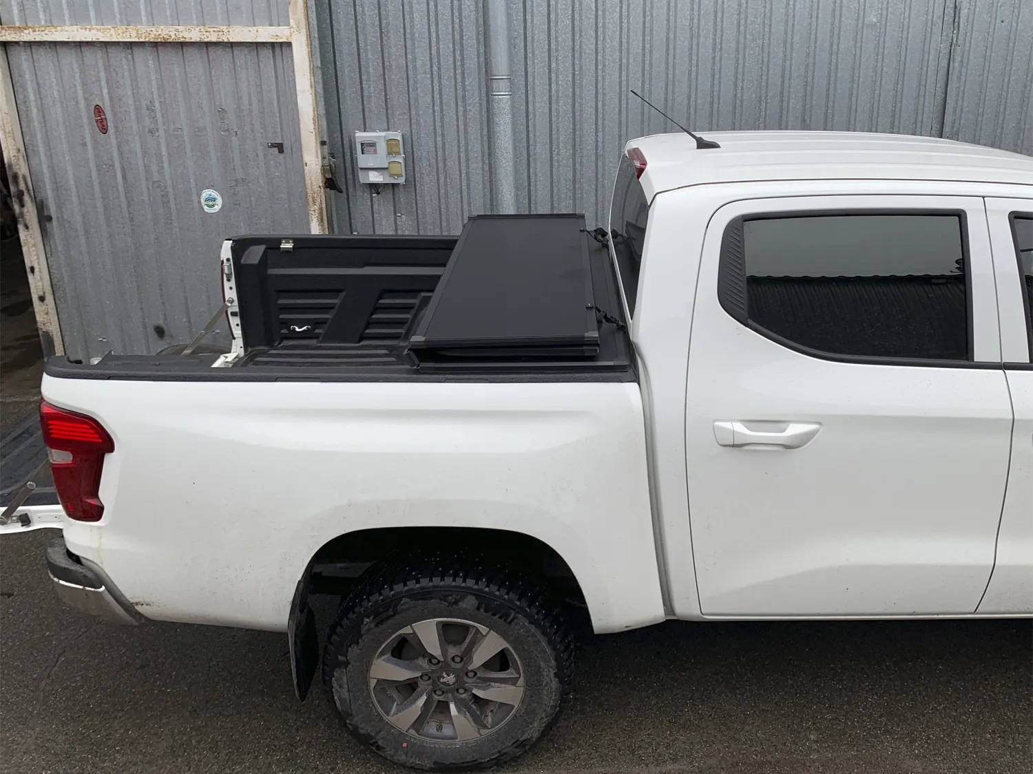 Кришка на кузов Peugeot Landtrek (трисекційна, алюмінієва) Xukey, TP-CA741