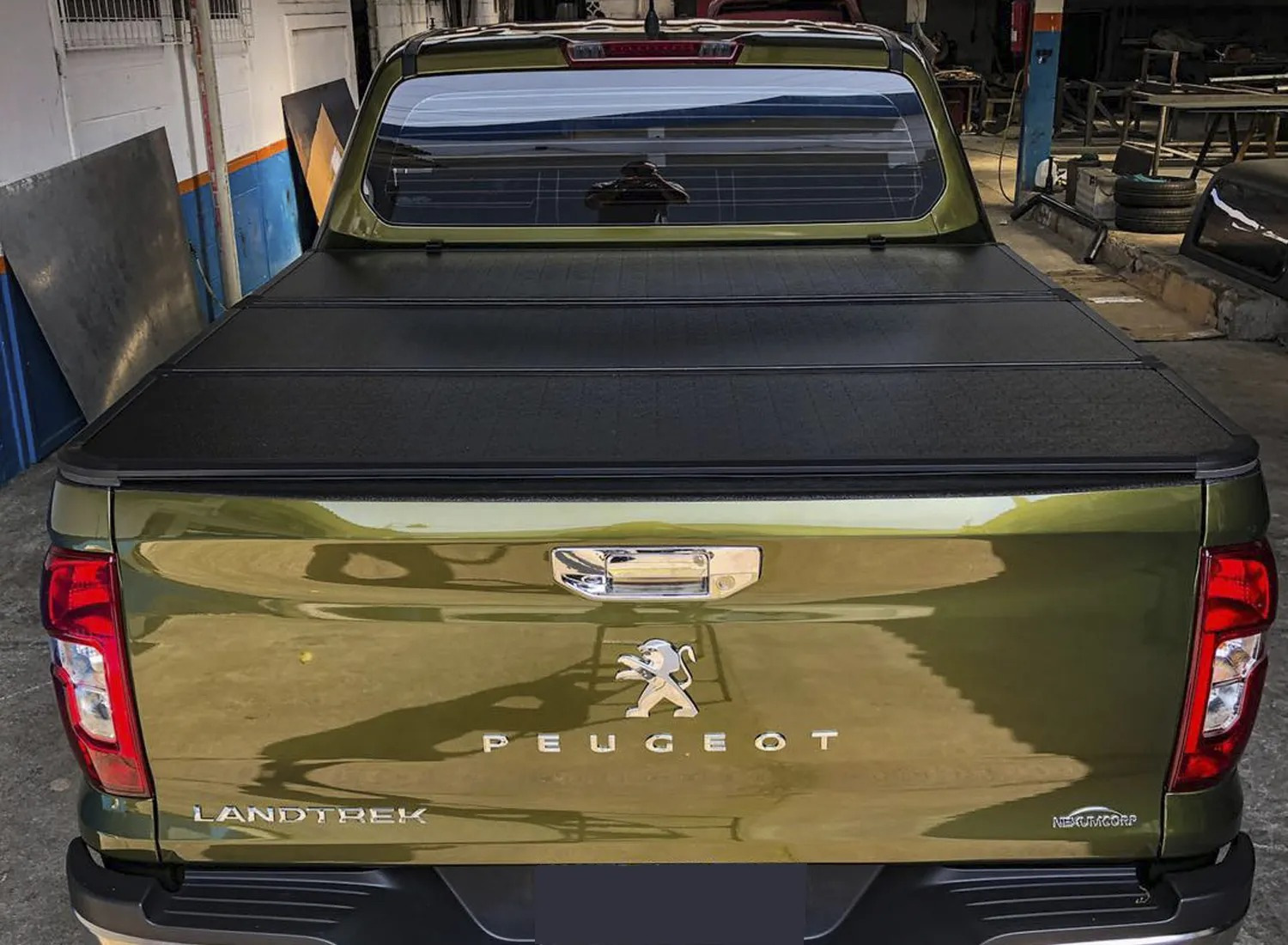 Кришка на кузов Peugeot Landtrek (трисекційна, алюмінієва) Xukey, TP-CA741