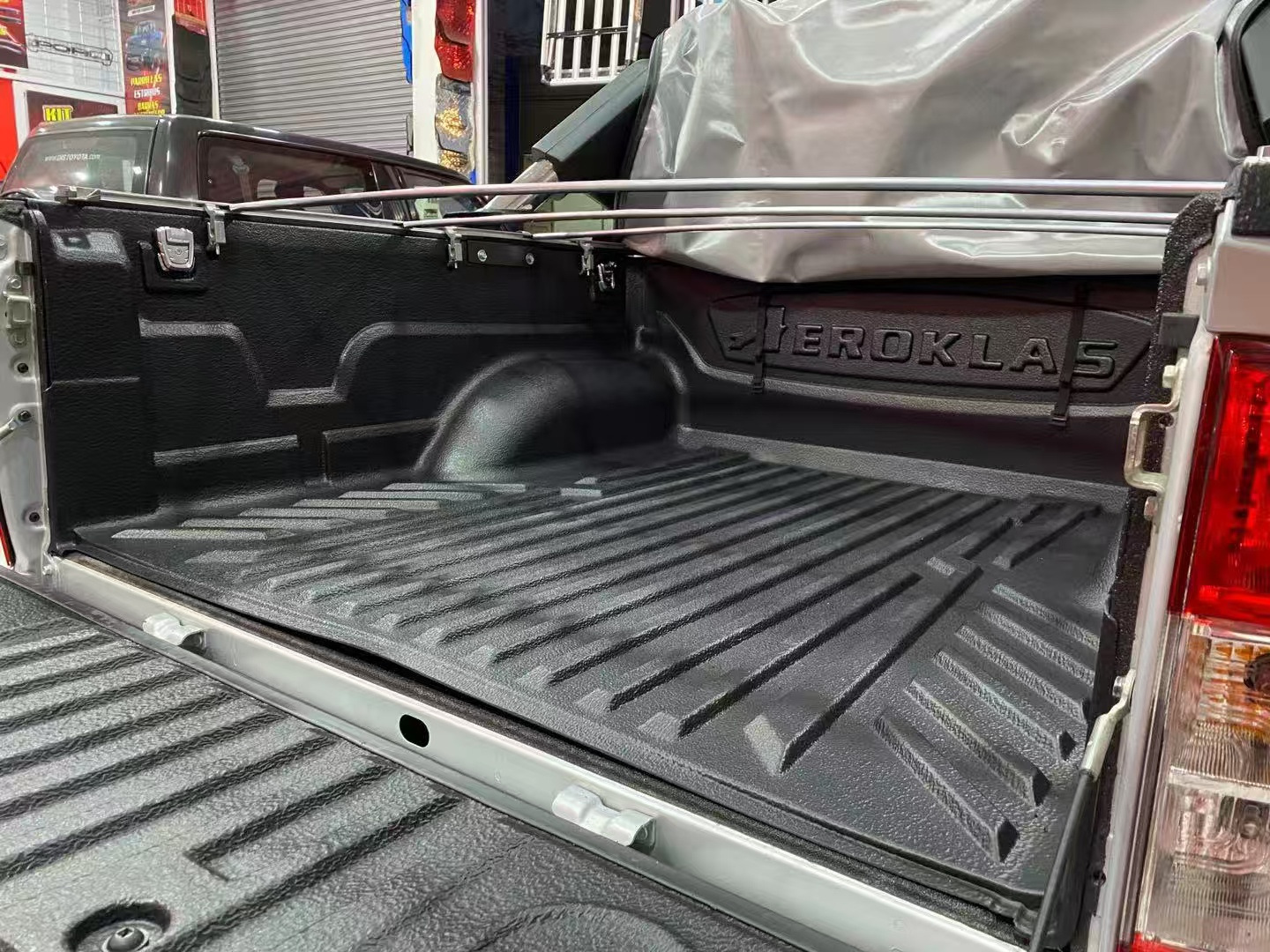 Кришка на кузов (тент) Toyota Hilux 20152026 (мяка рулонна Soft Roll Cover) Xukey