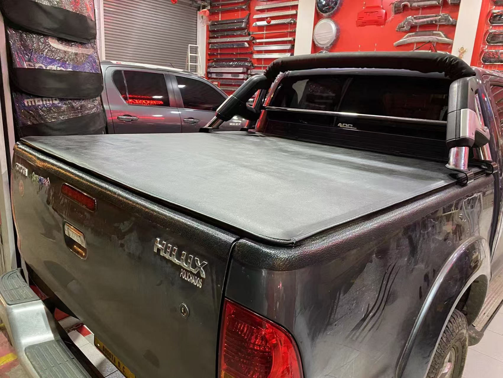 Кришка на кузов (тент) VW Amarok 2023+ (мяка рулонна Soft Roll Cover) Xukey