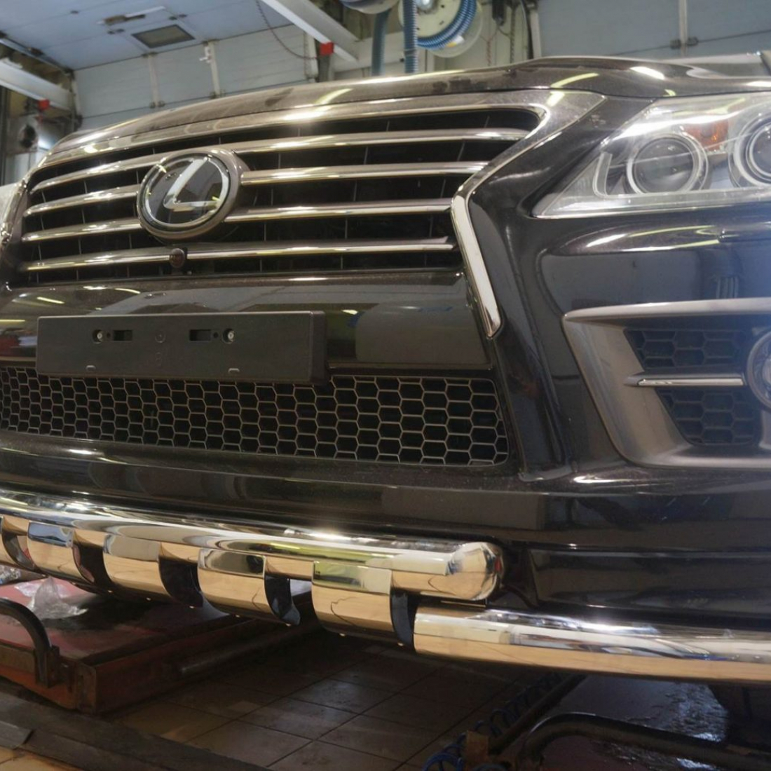 Захист переднього бампера Lexus LX570 Sport (подвійний Shark) d 60/60
