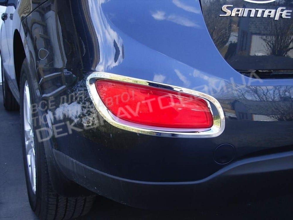 Хром кант на задні протитуманні фари Hyundai Santa Fe 2010-2012 (пластик)