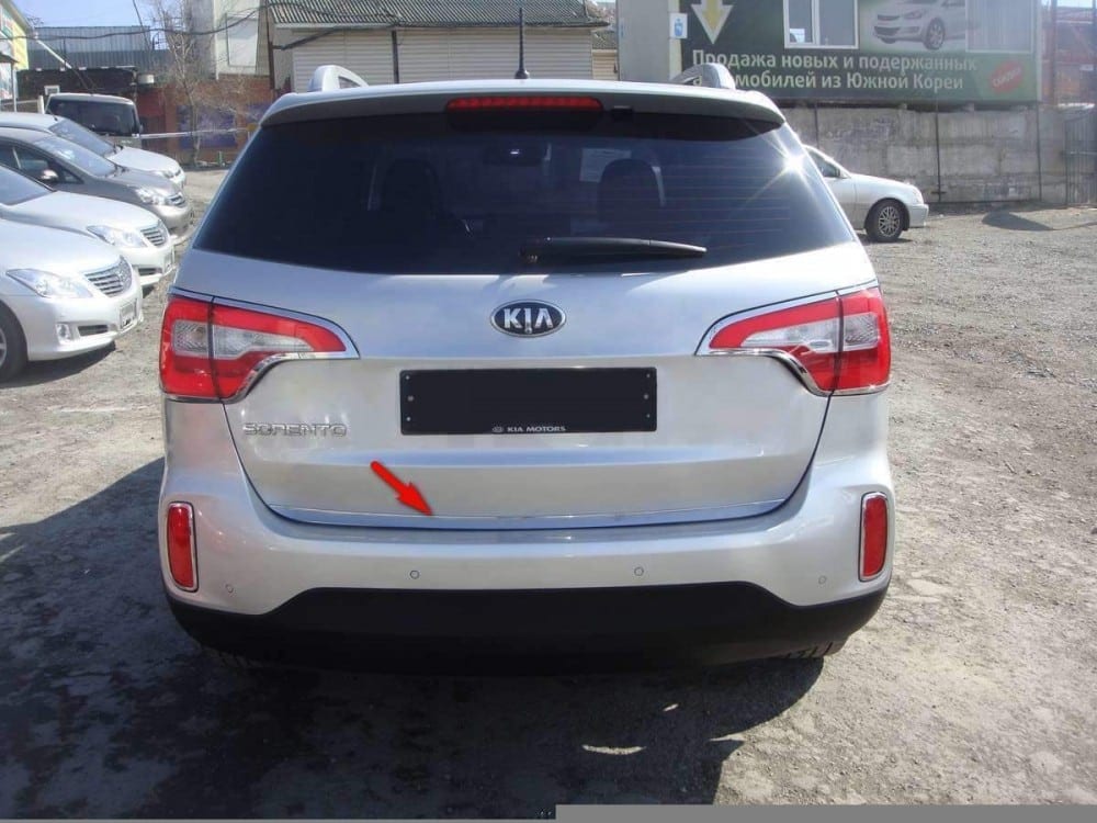 Хром накладка нижньої кромки багажника пластик Kia Sorento 2010-2015