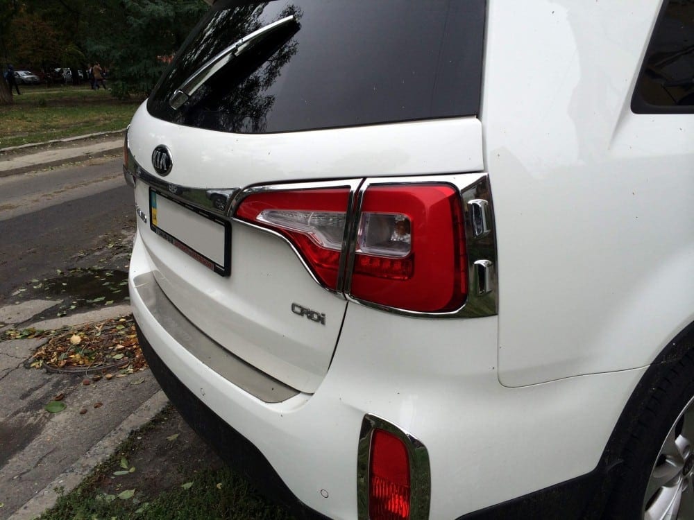 Хром накладки на стопи Kia Sorento 2013-2014 (пластик)