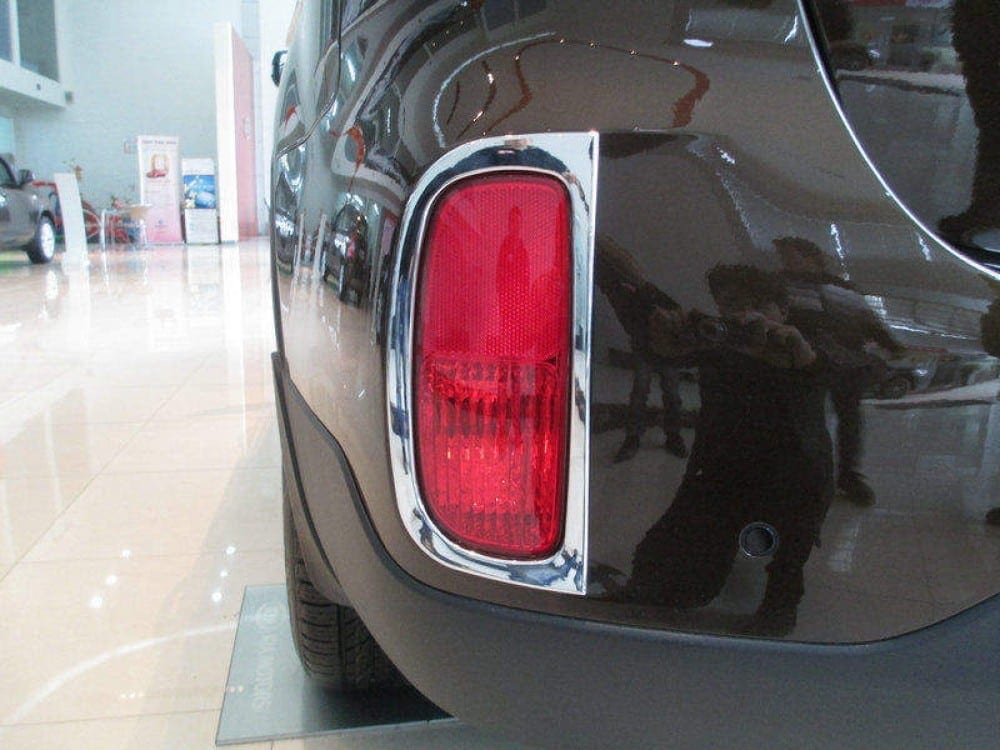 Хром кант на задні протитуманні фари Kia Sorento 2013-2015 (пластик)