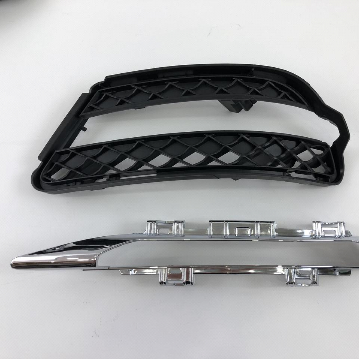 Грати в бампер хром вставки Mercedes W221 2009-2012год 2218851722-2218852723
