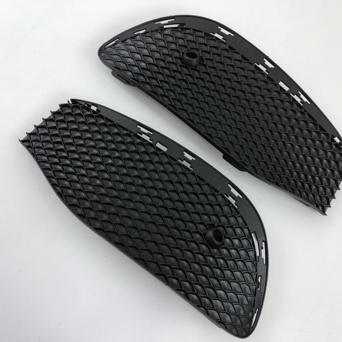 Грати в бампер Mercedes W213 2016-2019год 2138850822-2138851122