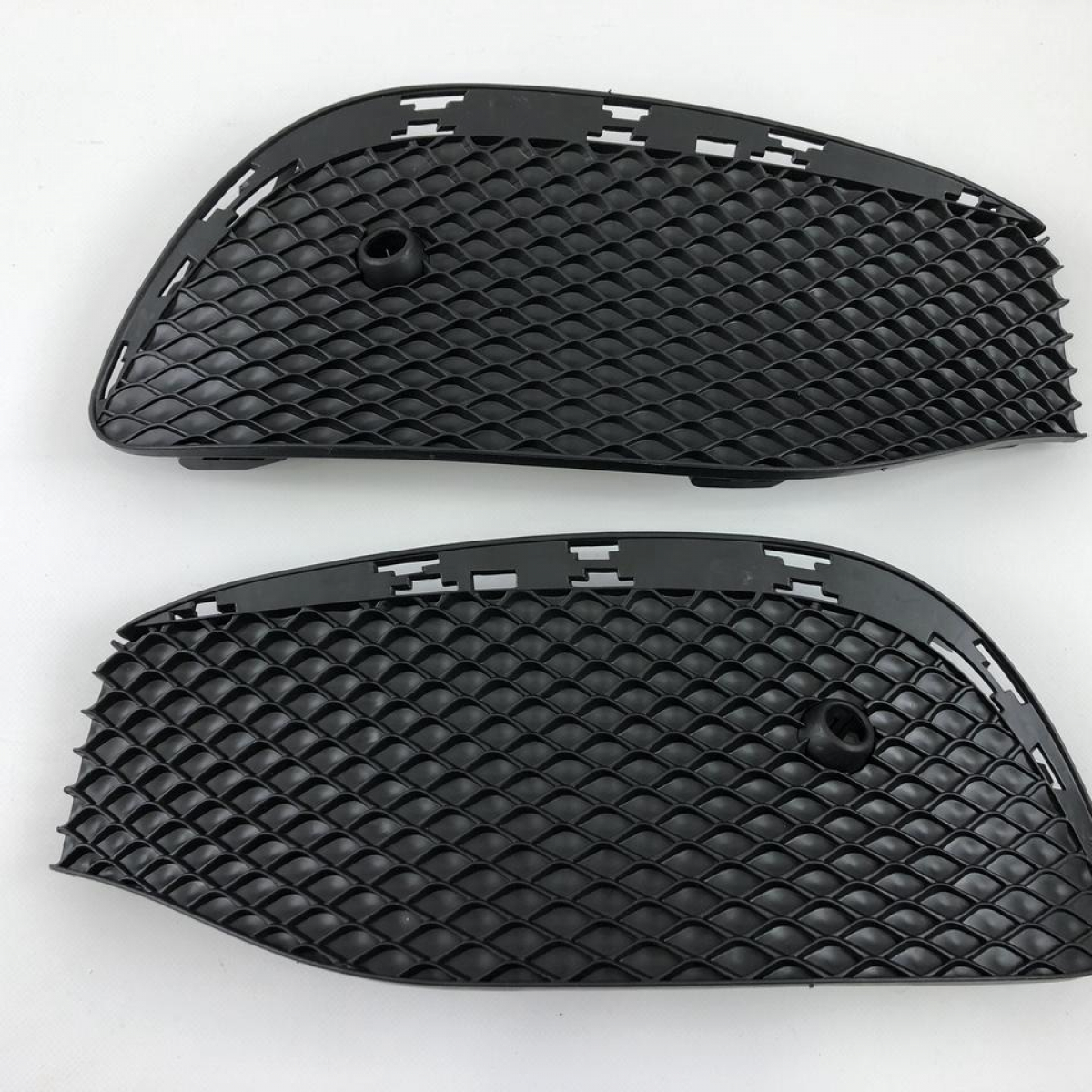Грати в бампер Mercedes W213 2016-2019год 2138850822-2138851122