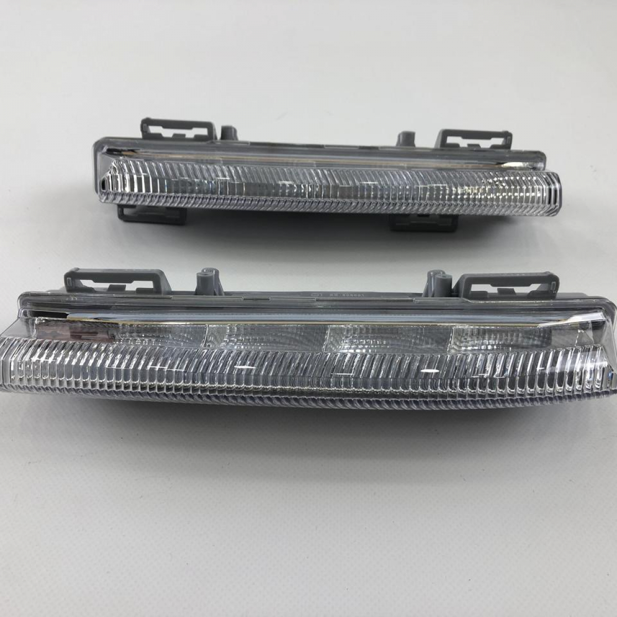 Денні ходові вогні DRL Mercedes C-Class w204 2049068900-2049069000
