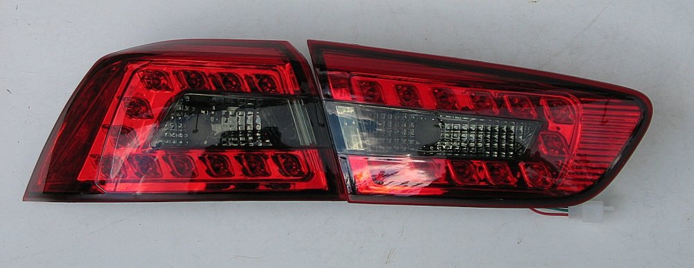Задні ліхтарі червоні для Mitsubishi Lancer X