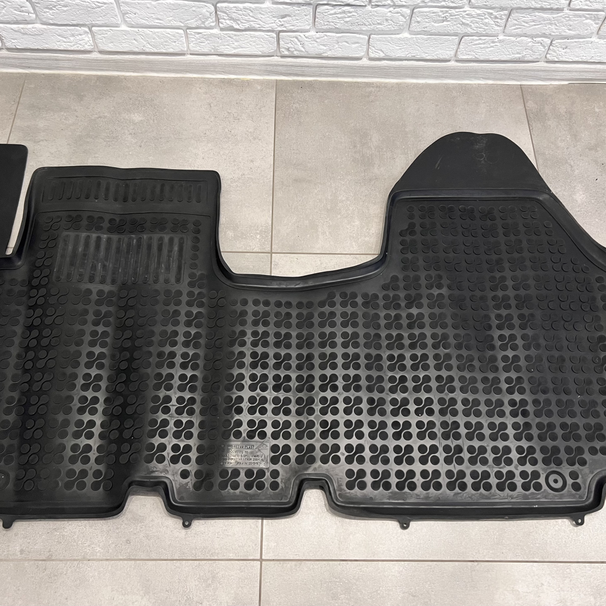 Килимок салону Opel Vivaro/Renault Trafic/Nissan Primastar 2001-2013