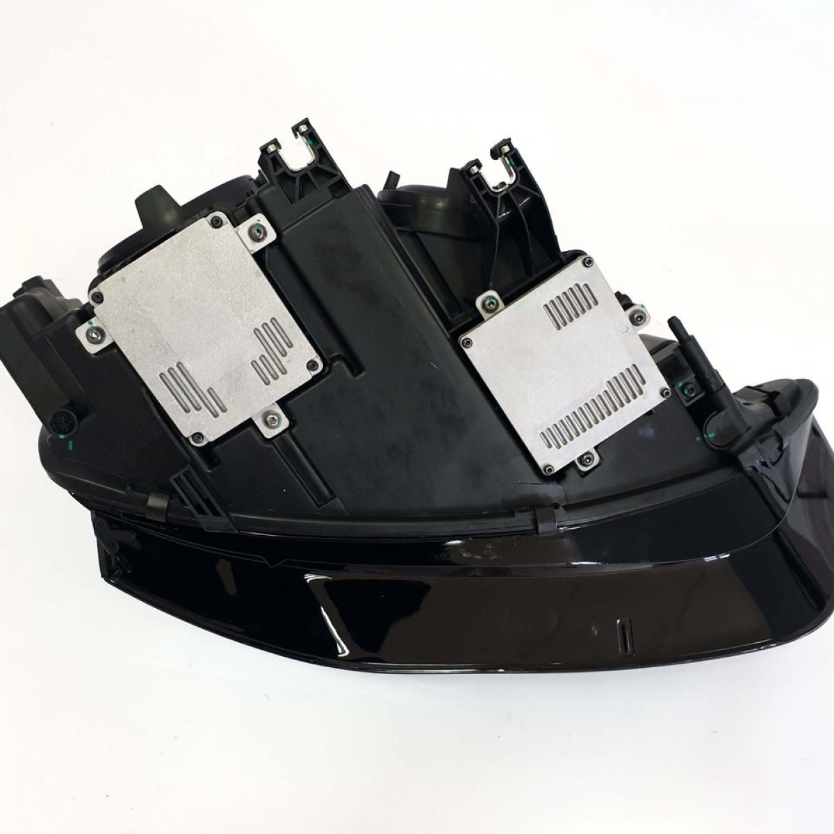 Передні фари Bi-Xenon на Audi A4 B8 2011-2015 року