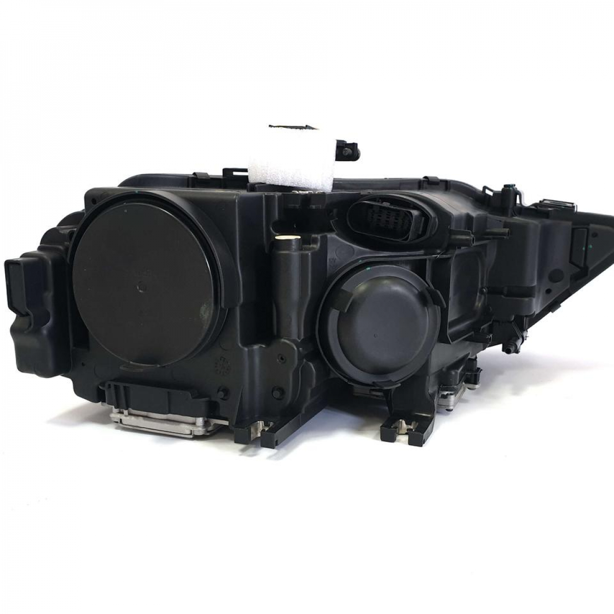 Передні фари Bi-Xenon на Audi A4 B8 2011-2015 року