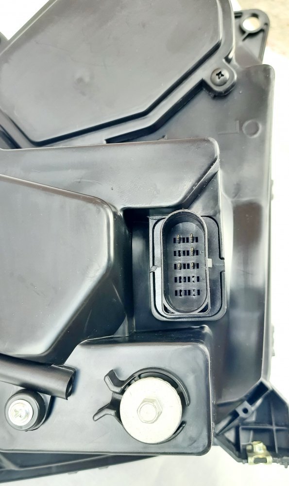 Передні фари Full LED тип ZH для Volkswagen Amarok 2009
