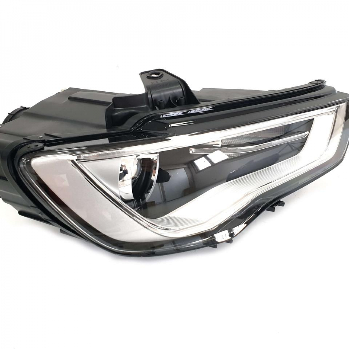 Передні фари Bi-Xenon на Audi A3 8V 2012-2016 року