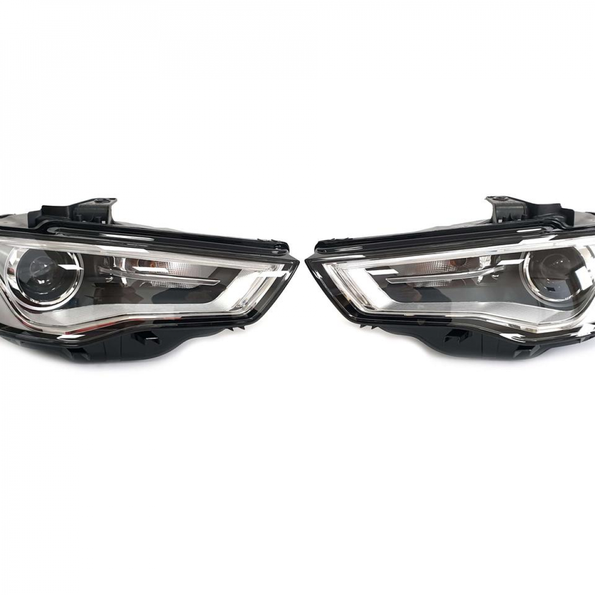 Передні фари Bi-Xenon на Audi A3 8V 2012-2016 року