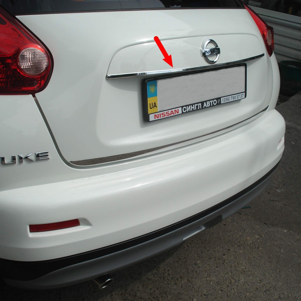 Хром планка над номером Nissan Juke 2011 (нержавіюча сталь)
