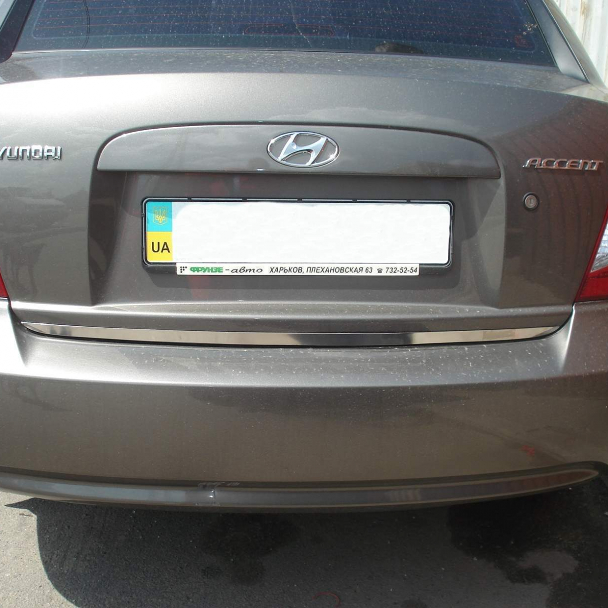 Хром накладка нижньої кромки багажника Hyundai Accent 2006-2011 (нержавіюча сталь)
