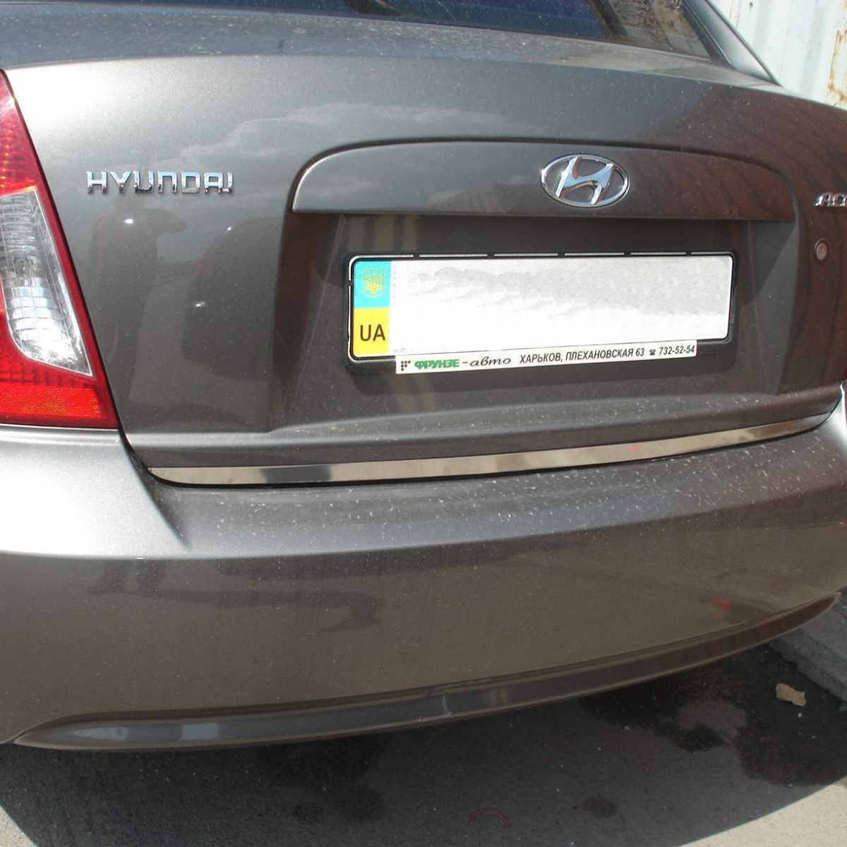 Хром накладка нижньої кромки багажника Hyundai Accent 2006-2011 (нержавіюча сталь)