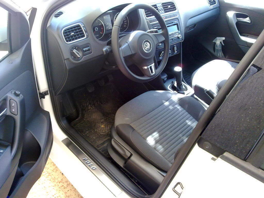 Накладки на пороги Volkswagen Polo 2009-